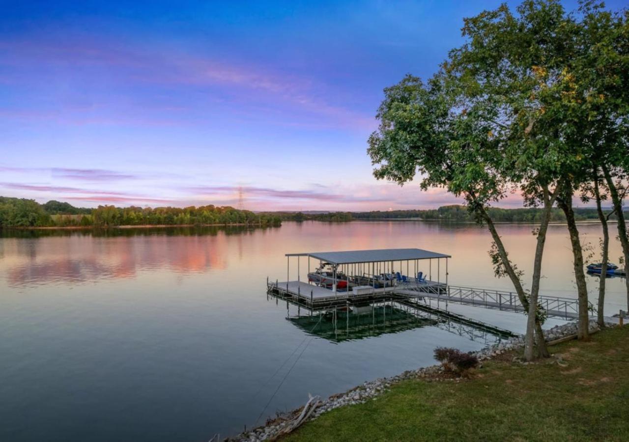 Rare Find Best Lot With Dock And Views On Lake Winchester Exterior photo